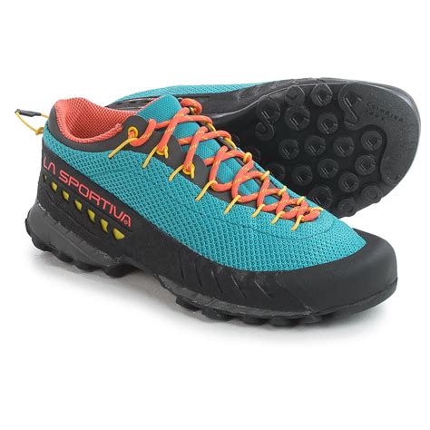 Sticky Vibram® rubber provides traction on approaches and confidence on talus, while the solid mid-soles keep your feet protected on full days at the crag. . La sportiva approach shoes